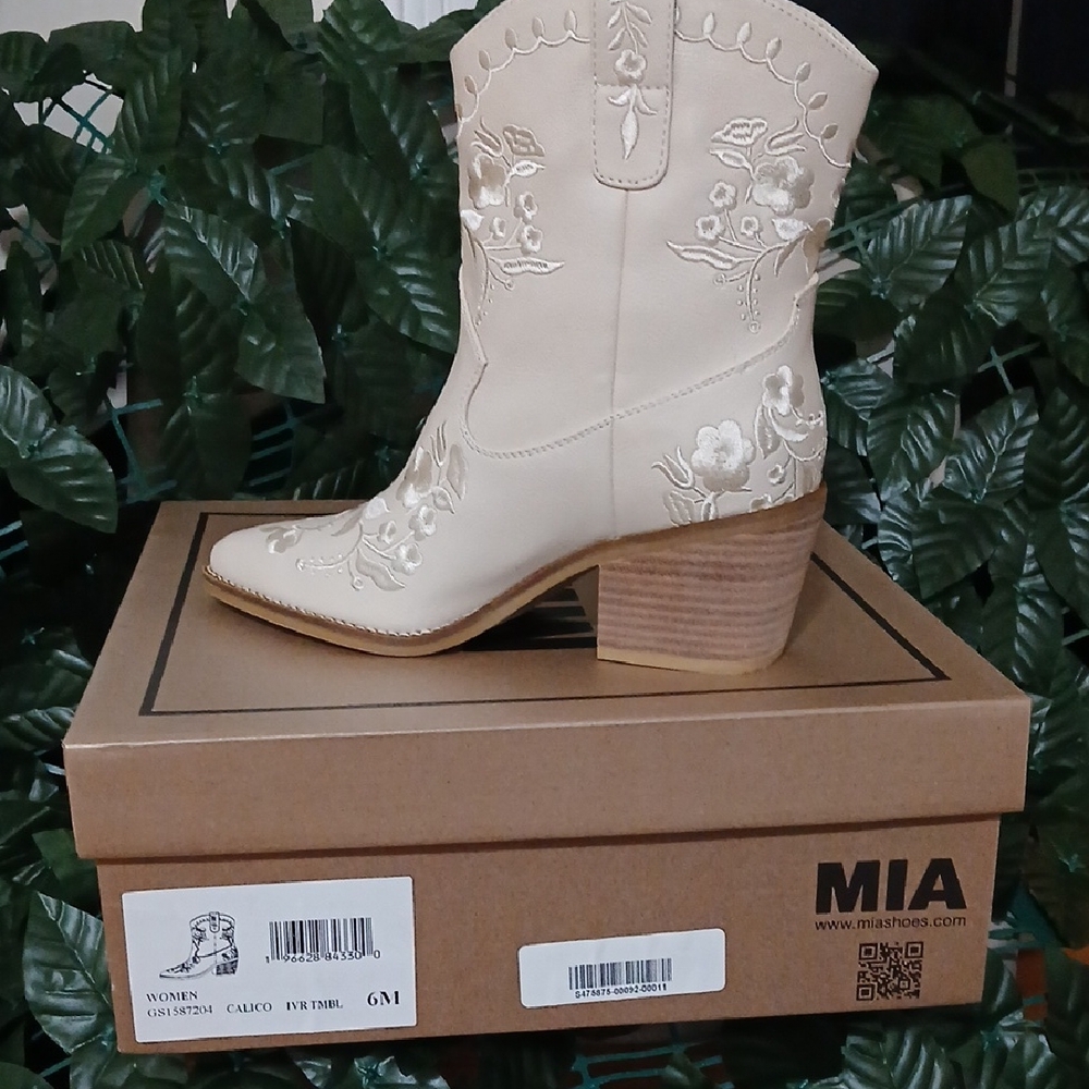 MIA Women's Ivory Floral Heeled Boots